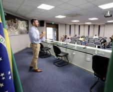 Na semana do Dia do Portuário, 39 colaboradores com mais de 40 anos de casa recebem placa de agradecimento pelos serviços prestados.