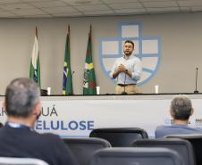 Na semana do Dia do Portuário, 39 colaboradores com mais de 40 anos de casa recebem placa de agradecimento pelos serviços prestados.