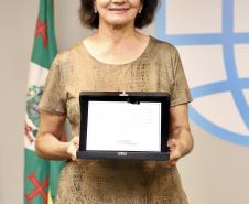 A Portos do Paraná encerrou nesta quarta-feira, dia 27, a entrega das homenagens aos colaboradores com mais tempo de empresa. Foram 38 portuários que receberam uma placa de agradecimento pelos mais de 40 anos de dedicação à empresa pública.