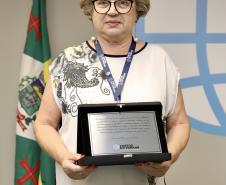A Portos do Paraná encerrou nesta quarta-feira, dia 27, a entrega das homenagens aos colaboradores com mais tempo de empresa. Foram 38 portuários que receberam uma placa de agradecimento pelos mais de 40 anos de dedicação à empresa pública.