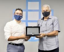 A Portos do Paraná encerrou nesta quarta-feira, dia 27, a entrega das homenagens aos colaboradores com mais tempo de empresa. Foram 38 portuários que receberam uma placa de agradecimento pelos mais de 40 anos de dedicação à empresa pública.