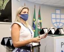 A Portos do Paraná encerrou nesta quarta-feira, dia 27, a entrega das homenagens aos colaboradores com mais tempo de empresa. Foram 38 portuários que receberam uma placa de agradecimento pelos mais de 40 anos de dedicação à empresa pública.