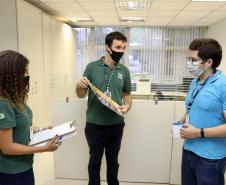 Cartazes e breves palestras trazem dicas e incentivam a economia na Portos do Paraná