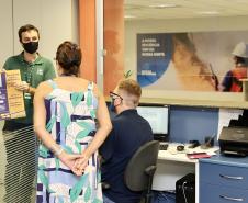 Cartazes e breves palestras trazem dicas e incentivam a economia na Portos do Paraná