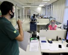 Cartazes e breves palestras trazem dicas e incentivam a economia na Portos do Paraná