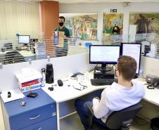 Cartazes e breves palestras trazem dicas e incentivam a economia na Portos do Paraná
