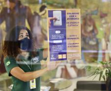 Cartazes e breves palestras trazem dicas e incentivam a economia na Portos do Paraná
