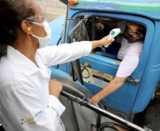 O auge do escoamento da safra coincide com o pico de novos casos e mortes pela Covid-19 no Brasil e no Paraná. Por isso, a Portos do Paraná conta com a consciência e a parceria dos motoristas.