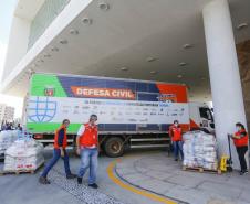 Foram arrecadadas 125 toneladas de alimentos, parte deles entregue nesta quarta-feira (31) ao governador Carlos Massa Ratinho Junior para posterior distribuição às famílias vulneráveis.  Doações fazem parta da campanha Cesta Solidária.