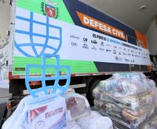 A comunidade portuária de Paranaguá e Antonina arrecadou 125 toneladas alimentos para a campanha Cesta Solidária do Governo do Estado. Em 9 mil cestas básicas são 45 toneladas de arroz, 25 toneladas de açúcar; 9 toneladas de fubá; 9 toneladas de farinha de trigo; 9 toneladas de feijão; 9 toneladas de sal; 4,5 toneladas de macarrão; 4,5 toneladas de farinha de milho; 2.250 quilos de café; 9 mil pacotes de bolacha e 9 mil garrafas de óleo de soja; além de 36 mil rolos de papel higiênico que serão distribuídas