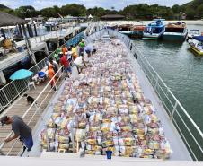 Alimentos arrecadados são distribuídos através da Coordenadoria Estadual da Defesa Civil, com o apoio da Portos do Paraná, que ajuda em parte das entregas nos lugares mais remotos, chegando às ilhas e locais mais isolados.