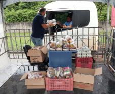 Caminhoneiros ganharam kit de alimentos quando os restaurantes das estradas estavam fechados.