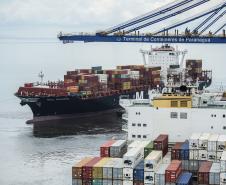 Foram 95.633 TEUs (unidades de contêineres de 20 pés) importados e exportados em março. O número representa um crescimento de 24% quando comparado ao mesmo mês de 2020. Recorde anterior havia sido registrado em novembro de 2020, com 94.406 TEUs. 