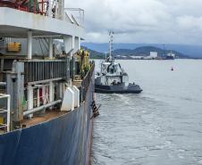 O Porto de Antonina está apto para receber navios com maior capacidade de carga. O calado operacional do canal de acesso ao terminal passa de 8 para 8,5 metros. Essa é a profundidade em que as embarcações podem ficar submersas na água, ao navegar para entrar ou sair do terminal.