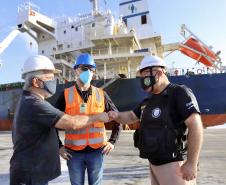 Neste dia 1º de maio, Dia do Trabalhador, a Portos do Paraná destaca a importância do trabalho portuário para a manutenção de diversas atividades econômicas no Estado, direta ou indiretamente. Para marcar a data, a empresa pública lembra do esforço dos trabalhadores dos portos de Paranaguá e Antonina em seguir atuando, durante a pandemia, para garantir a geração de emprego e renda em toda a cadeia logística.