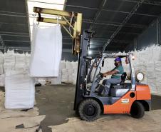 Neste dia 1º de maio, Dia do Trabalhador, a Portos do Paraná destaca a importância do trabalho portuário para a manutenção de diversas atividades econômicas no Estado, direta ou indiretamente. Para marcar a data, a empresa pública lembra do esforço dos trabalhadores dos portos de Paranaguá e Antonina em seguir atuando, durante a pandemia, para garantir a geração de emprego e renda em toda a cadeia logística.