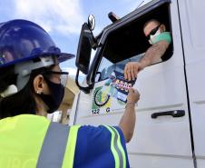 Neste dia 1º de maio, Dia do Trabalhador, a Portos do Paraná destaca a importância do trabalho portuário para a manutenção de diversas atividades econômicas no Estado, direta ou indiretamente. Para marcar a data, a empresa pública lembra do esforço dos trabalhadores dos portos de Paranaguá e Antonina em seguir atuando, durante a pandemia, para garantir a geração de emprego e renda em toda a cadeia logística.