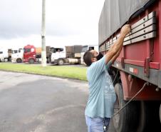 Neste dia 1º de maio, Dia do Trabalhador, a Portos do Paraná destaca a importância do trabalho portuário para a manutenção de diversas atividades econômicas no Estado, direta ou indiretamente. Para marcar a data, a empresa pública lembra do esforço dos trabalhadores dos portos de Paranaguá e Antonina em seguir atuando, durante a pandemia, para garantir a geração de emprego e renda em toda a cadeia logística.