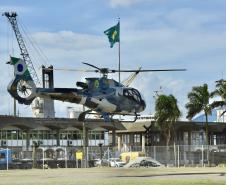 Ação conjunta da Portos do Paraná, Defesa Civil e batalhão aéreo da Polícia Militar entregou cestas básicas em comunidades extremamente isoladas.