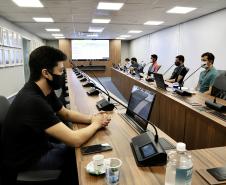 Os gerentes da Portos do Paraná participaram na tarde desta quarta-feira (5) da apresentação do processo de Gestão do Desempenho individual na empresa pública. A sistemática faz parte das atividades de melhorias previstas dentro do projeto Orgulho de Ser Portos do Paraná, para alinhamento e revisão dos modelos de gestão e governança.