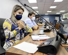 Os gerentes da Portos do Paraná participaram na tarde desta quarta-feira (5) da apresentação do processo de Gestão do Desempenho individual na empresa pública. A sistemática faz parte das atividades de melhorias previstas dentro do projeto Orgulho de Ser Portos do Paraná, para alinhamento e revisão dos modelos de gestão e governança.