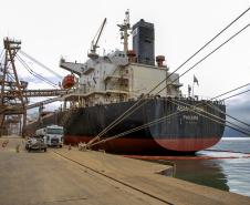 Todo óleo usado dos navios, recolhido no Porto de Paranaguá, tem como destino a reciclagem. A coleta do resíduo oleoso das embarcações é um dos serviços de apoio essenciais para a atividade portuária. 