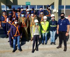 A primeira etapa de aplicação será a partir das 7 horas da manhã, em toda faixa primária, incluindo o Terminal de Contêineres de Paranaguá (TCP). A segunda etapa acontece de três a cinco dias depois. Portuários em atividade devem utilizar máscara e óculos de proteção e não manipular ou consumir alimentos.