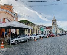 Enquanto novos imunizantes não chegam para completar o grupo, as medidas já habituais devem ser adotadas mesmo por quem já tomou a primeira dose. A estrutura de saúde, montada nos acessos ao cais, pátio de caminhões, silos e prédios administrativos seguirão atendendo, 24 horas. 