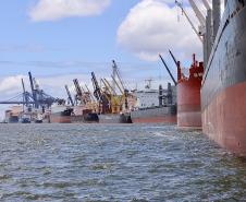 Volume é histórico e, pela primeira vez, os terminais paranaenses superam o patamar de 6 milhões de toneladas em um único mês. Marca é 5% maior que o recorde mensal anterior, de maio de 2020.