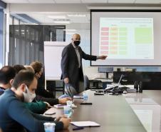 Os workshops tiveram como objetivo instrumentalizar gerentes e a Equipe da Gestão da Mudança com técnicas de patrocínio, comunicação, remoção de barreiras e atividades de elaboração de planos de ação para apoiar a implantação do projeto Orgulho de Ser Portos do Paraná.