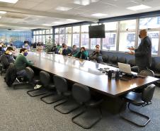 Os workshops tiveram como objetivo instrumentalizar gerentes e a Equipe da Gestão da Mudança com técnicas de patrocínio, comunicação, remoção de barreiras e atividades de elaboração de planos de ação para apoiar a implantação do projeto Orgulho de Ser Portos do Paraná.
