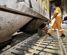 Cada vez mais cargas chegam e saem dos Portos do Paraná por ferrovia