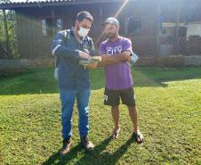 Equipes da Portos do Paraná e do Consórcio BOSKALIS/ FABIO BRUNO/ SLI/ DEC realizaram, ao longo dos últimos dias, a visitação de comunidades insulares para explicar a obra de dragagem por derrocamento, que acontecerá em breve no Porto de Paranaguá. Os profissionais foram de porta em porta, em casas e comércios, para conversar com moradores locais sobre como acontecerá a remoção de um pequeno pedaço do maciço rochoso conhecido como Pedra da Palangana. 