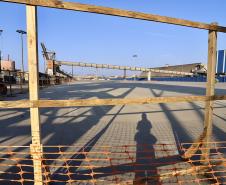 Na parte oeste do cais do Porto de Paranaguá, obras públicas e privadas aumentam a produtividade dos embarques e desembarques de cargas.