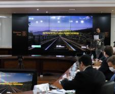 O evento desta quarta-feira (15) tratou do potencial de movimentação de cargas dos portos paranaenses e dos avanços nos projetos do Estado para atender o modal ferroviário no transporte da produção do Paraná e de vizinhos como MS e até Paraguai