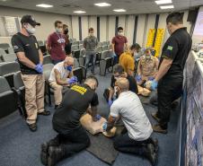 Turma com integrantes da Unidade Administrativa de Segurança Portuária participou de 40 horas de curso de combate a incêndios e primeiros socorros para atuação no Porto de Paranaguá.