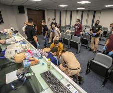 Turma com integrantes da Unidade Administrativa de Segurança Portuária participou de 40 horas de curso de combate a incêndios e primeiros socorros para atuação no Porto de Paranaguá.