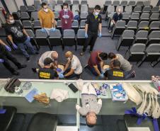 Turma com integrantes da Unidade Administrativa de Segurança Portuária participou de 40 horas de curso de combate a incêndios e primeiros socorros para atuação no Porto de Paranaguá.
