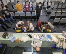 Turma com integrantes da Unidade Administrativa de Segurança Portuária participou de 40 horas de curso de combate a incêndios e primeiros socorros para atuação no Porto de Paranaguá.