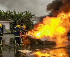 Turma com integrantes da Unidade Administrativa de Segurança Portuária participou de 40 horas de curso de combate a incêndios e primeiros socorros para atuação no Porto de Paranaguá.