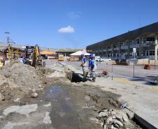 O sistema de drenagem pluvial da faixa portuária e do silo público vertical do Porto de Paranaguá foi todo readequado. Com investimento de pouco mais de R$15,4 milhões da Portos do Paraná, a obra foi realizada em cinco lotes, somando área total de quase 375 mil metros quadrados. Está em fase de conclusão.