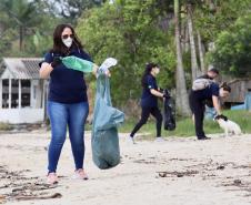 Ação na Baía de Paranaguá faz parte da Semana do Voluntariado do Governo do Estado 