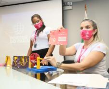 oram três dias intensos de programação da Portos do Paraná para marcar o Outubro Rosa. De segunda a quarta-feira (4 a 6), por quase duas horas durante as tardes, 150 mulheres, trabalhadoras dos portos, se reuniram para falar da saúde e de autocuidado.