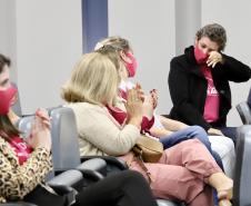 oram três dias intensos de programação da Portos do Paraná para marcar o Outubro Rosa. De segunda a quarta-feira (4 a 6), por quase duas horas durante as tardes, 150 mulheres, trabalhadoras dos portos, se reuniram para falar da saúde e de autocuidado.