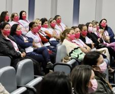 oram três dias intensos de programação da Portos do Paraná para marcar o Outubro Rosa. De segunda a quarta-feira (4 a 6), por quase duas horas durante as tardes, 150 mulheres, trabalhadoras dos portos, se reuniram para falar da saúde e de autocuidado.