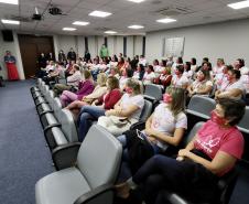 oram três dias intensos de programação da Portos do Paraná para marcar o Outubro Rosa. De segunda a quarta-feira (4 a 6), por quase duas horas durante as tardes, 150 mulheres, trabalhadoras dos portos, se reuniram para falar da saúde e de autocuidado.