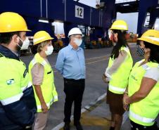 Nesta terça-feira (09), representantes da diplomacia espanhola no Brasil visitaram o Porto de Paranaguá. A comitiva, integrada pela conselheira de Agricultura, Pesca e Alimentação da Embaixada, Maria Elisa Barahona Nieto, e pela cônsul honorária do país, em Curitiba, Blanca Hernando Barco, foi recebida pela diretoria da Portos do Paraná.