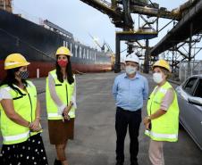 Nesta terça-feira (09), representantes da diplomacia espanhola no Brasil visitaram o Porto de Paranaguá. A comitiva, integrada pela conselheira de Agricultura, Pesca e Alimentação da Embaixada, Maria Elisa Barahona Nieto, e pela cônsul honorária do país, em Curitiba, Blanca Hernando Barco, foi recebida pela diretoria da Portos do Paraná.