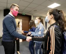 Importância dos portos e dos trabalhadores portuários do Paraná é tema de palestra a estudantes 