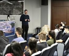 Importância dos portos e dos trabalhadores portuários do Paraná é tema de palestra a estudantes 